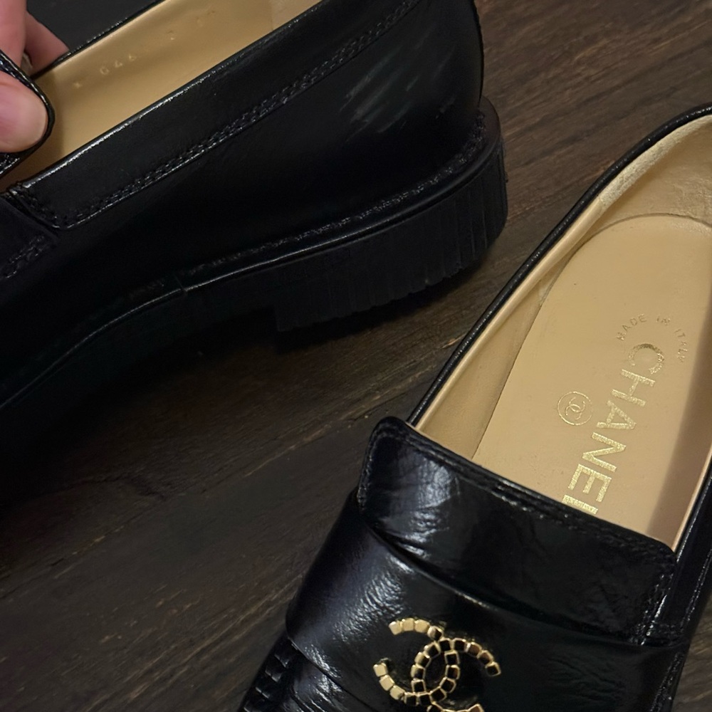 Chanel cruise 2024/2025 Shiny Crumpled Calfskin Black Moccasins - Picture 15 of 16